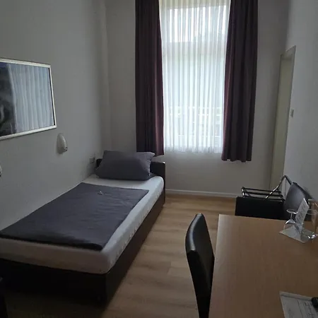 Zum Anker Отель 2*